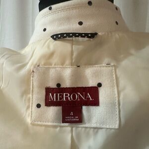 Withe with black dots blazer size 4